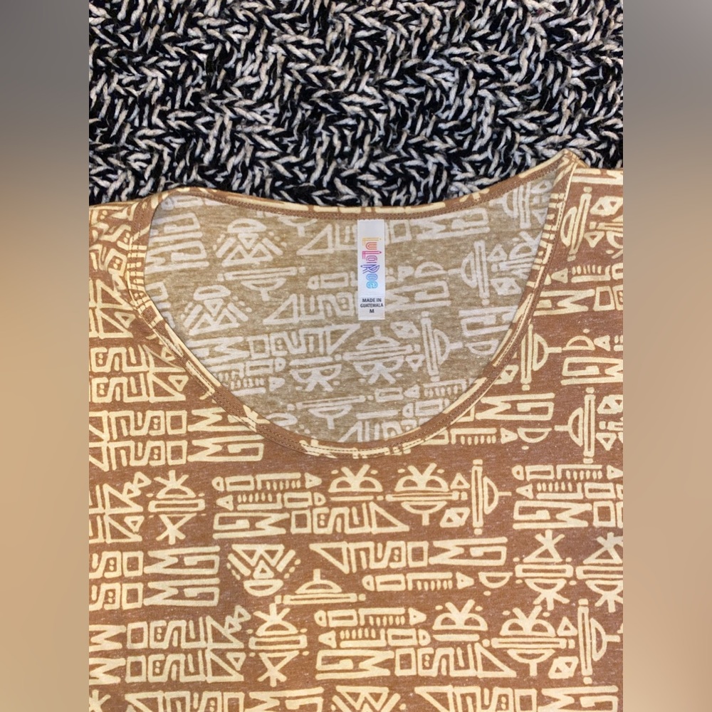 Lularoe Perfect Tee - Picture 4 of 5